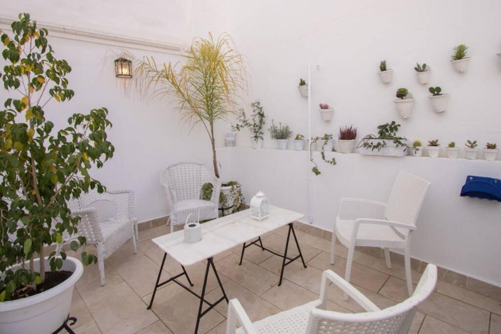 Castilla Triana Courtyard By Valcambre Sevilha Exterior foto